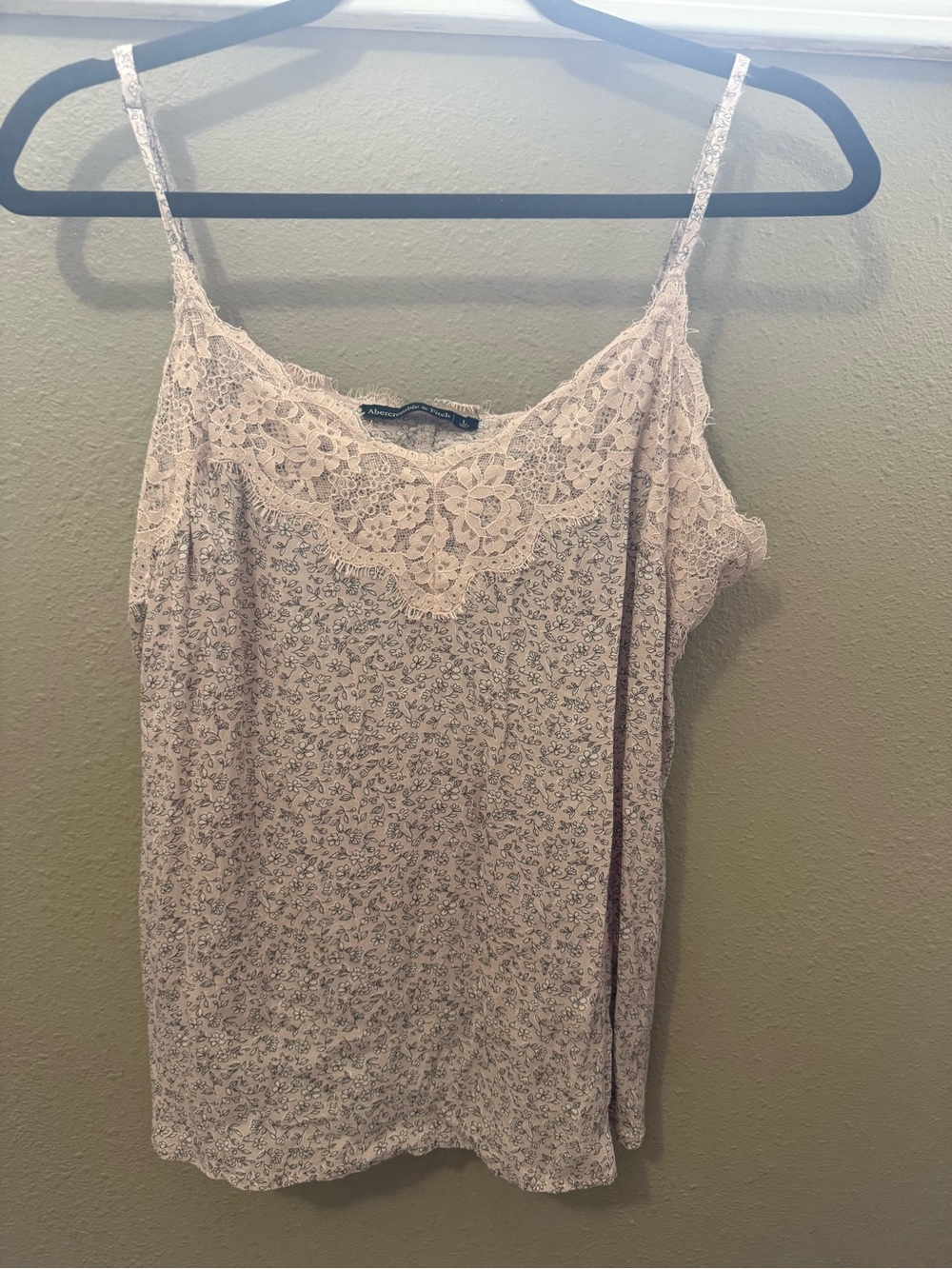 Abercrombie & Fitch Lace-Trim Floral Cami in Light Pink